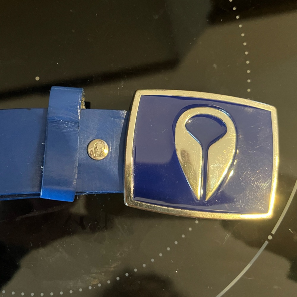 Y2K Nixon leather blue belt size L unisex. Well worn. Buckle in VGC